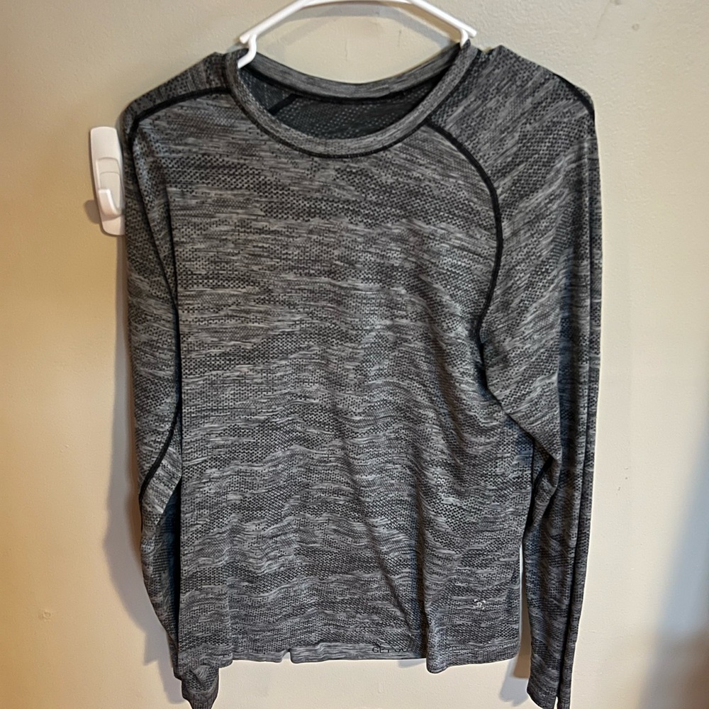 Lululemon grey long sleeve size M. Worn once. Perfect condition.